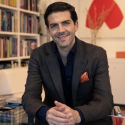 HOY ENTREVISTAMOS A JULIO TOUZA SACRISTÁN